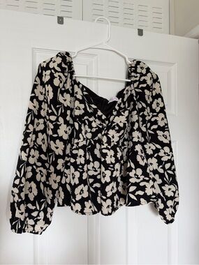 Pink Lily Black and Cream Floral V-Neck Peasant Blouse